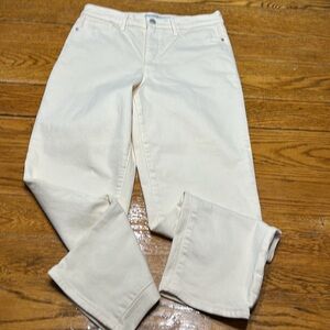 Athleta Skulptek style cream color jeans. Straight leg. Size 8. Great condition.